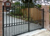 Automatic Metal Gates